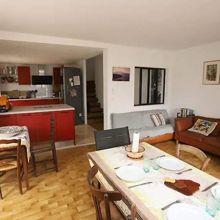 Dom wakacyjny St Cyprien Grande Maison Familiale Proche